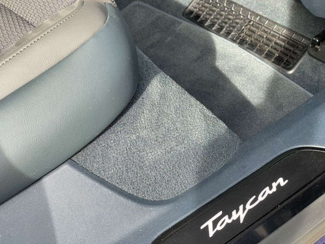 2020 PORSCHE TAYCAN 2020 PORSCHE TAYCAN