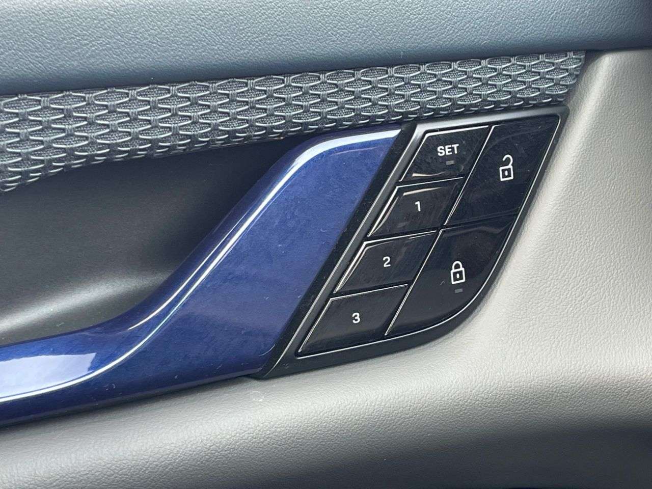 2020 PORSCHE TAYCAN 2020 PORSCHE TAYCAN