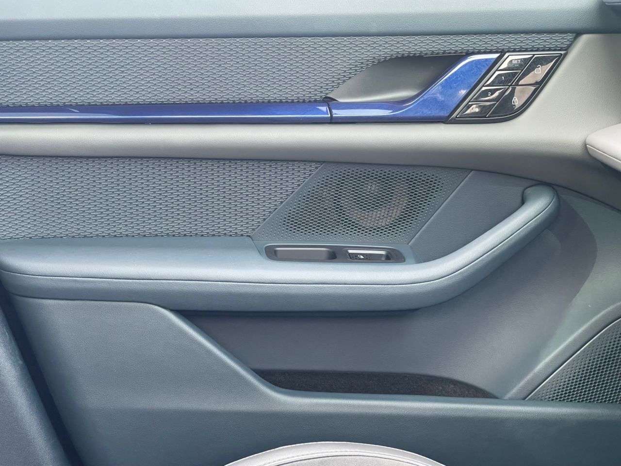 2020 PORSCHE TAYCAN 2020 PORSCHE TAYCAN