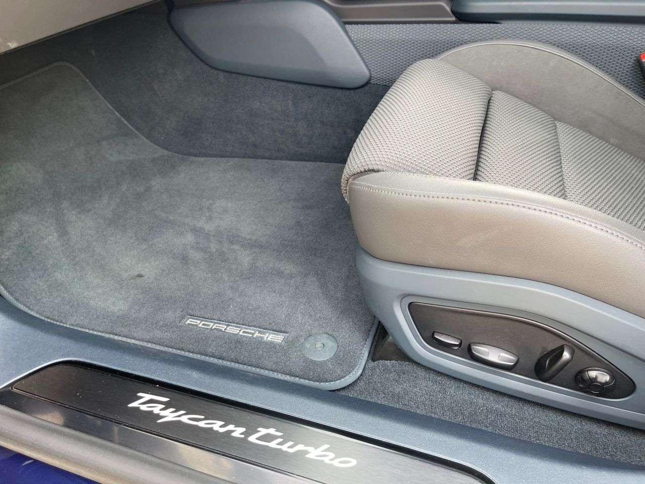 2020 PORSCHE TAYCAN 2020 PORSCHE TAYCAN