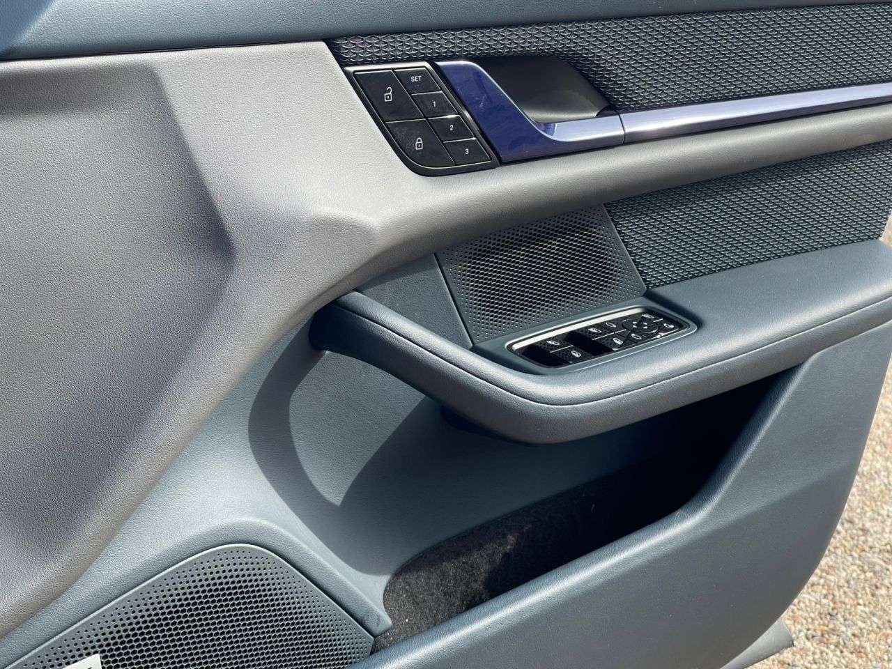 2020 PORSCHE TAYCAN 2020 PORSCHE TAYCAN