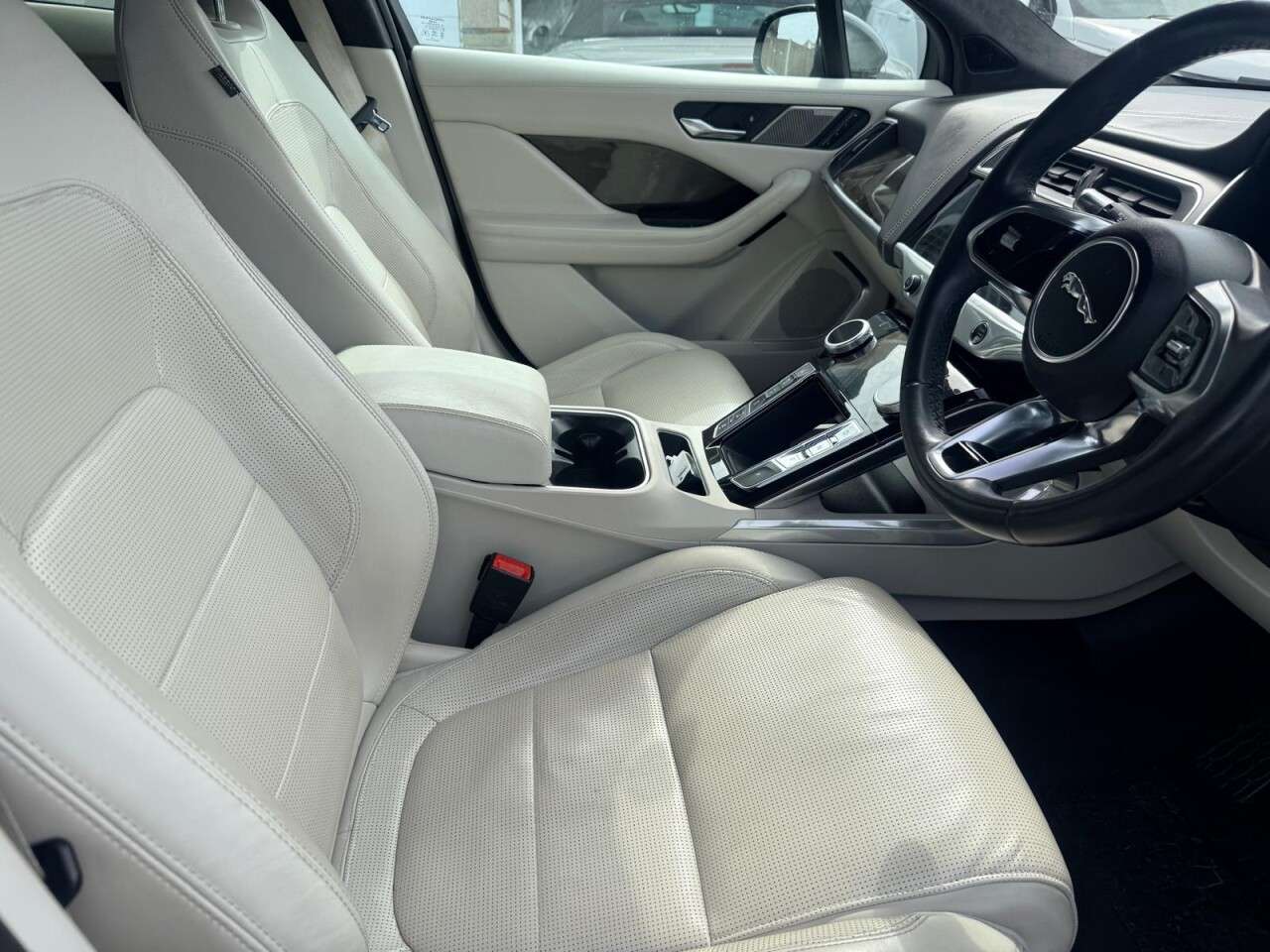 A 2018 JAGUAR I-PACE 400 90kWh First Edition SUV 5dr Electric Auto 4WD (400 ps) ELECTRIC HEATED A 2018 JAGUAR I-PACE 400 90kWh First Edition SUV 5dr Electric Auto 4WD (400 ps) ELECTRIC HEATED