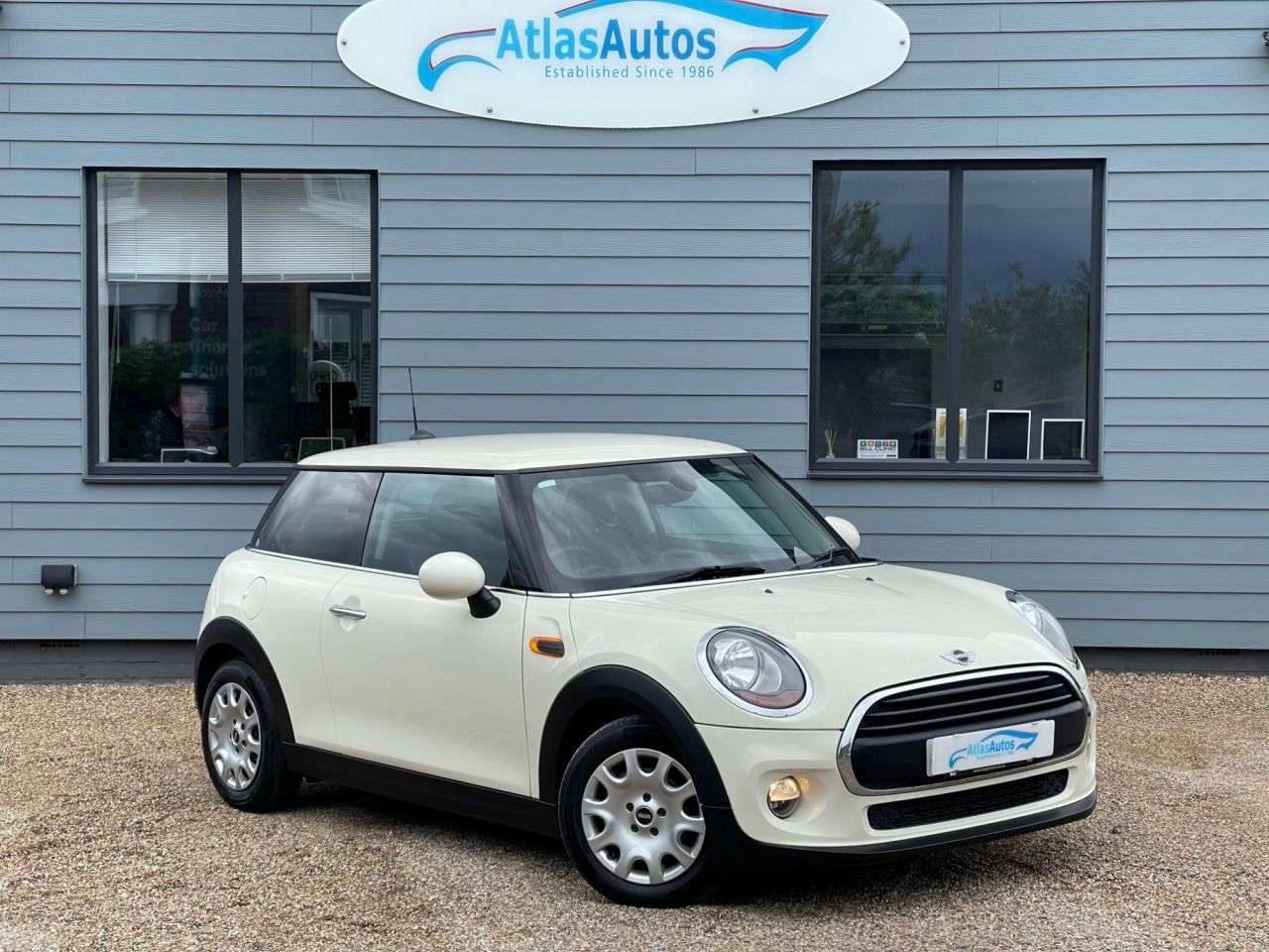 A 2014 MINI HATCH 1.2 One Hatchback 3dr Petrol Manual Euro 6 (s/s) (102 ps) A 2014 MINI HATCH 1.2 One Hatchback 3dr Petrol Manual Euro 6 (s/s) (102 ps)