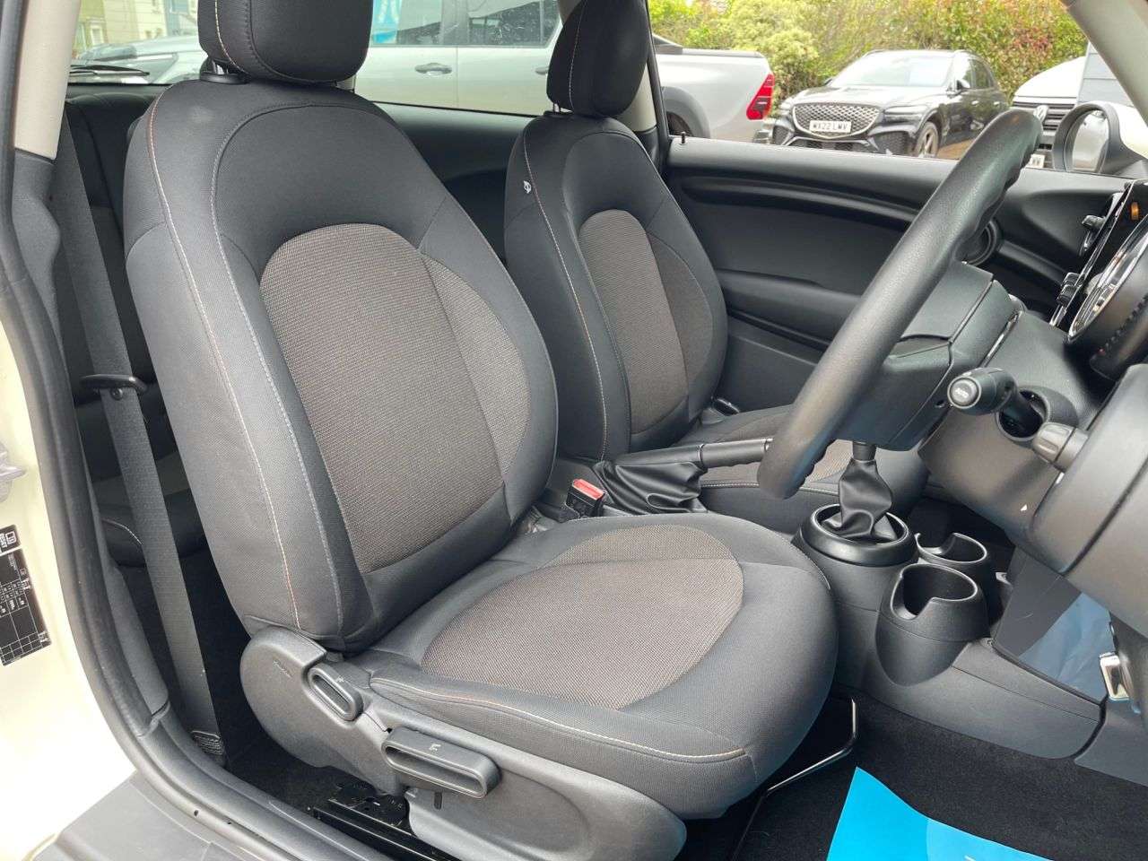 A 2014 MINI HATCH 1.2 One Hatchback 3dr Petrol Manual Euro 6 (s/s) (102 ps) A 2014 MINI HATCH 1.2 One Hatchback 3dr Petrol Manual Euro 6 (s/s) (102 ps)