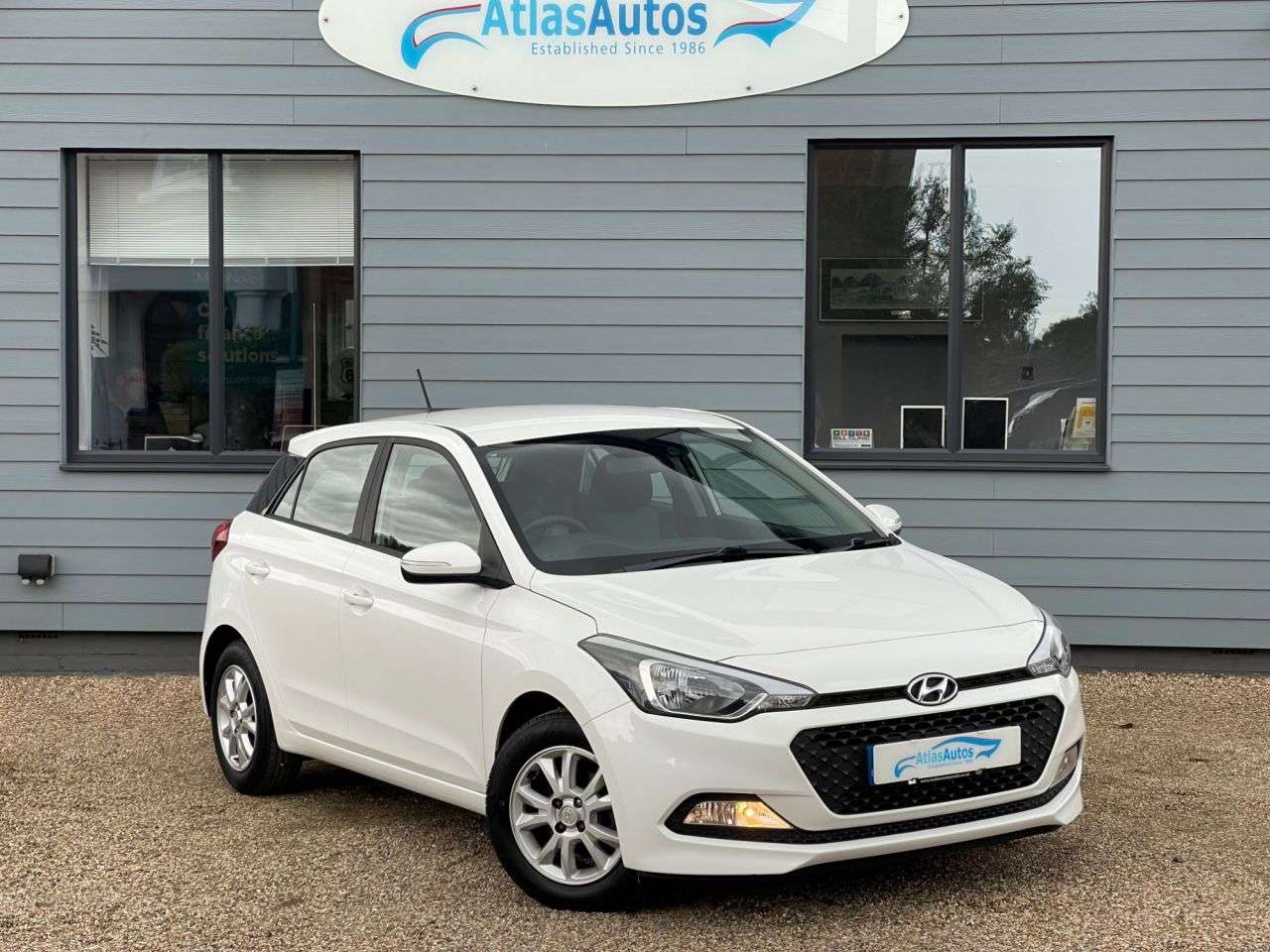 A 2017 HYUNDAI I20 1.2 SE Hatchback 5dr Petrol Manual Euro 6 (84 ps) A 2017 HYUNDAI I20 1.2 SE Hatchback 5dr Petrol Manual Euro 6 (84 ps)