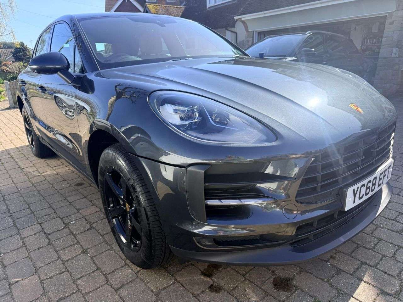 A 2019 PORSCHE MACAN 2.0T SUV 5dr Petrol PDK 4WD Euro 6 (s/s) (245 ps) ELECTRIC HEATED LEATHER S A 2019 PORSCHE MACAN 2.0T SUV 5dr Petrol PDK 4WD Euro 6 (s/s) (245 ps) ELECTRIC HEATED LEATHER S