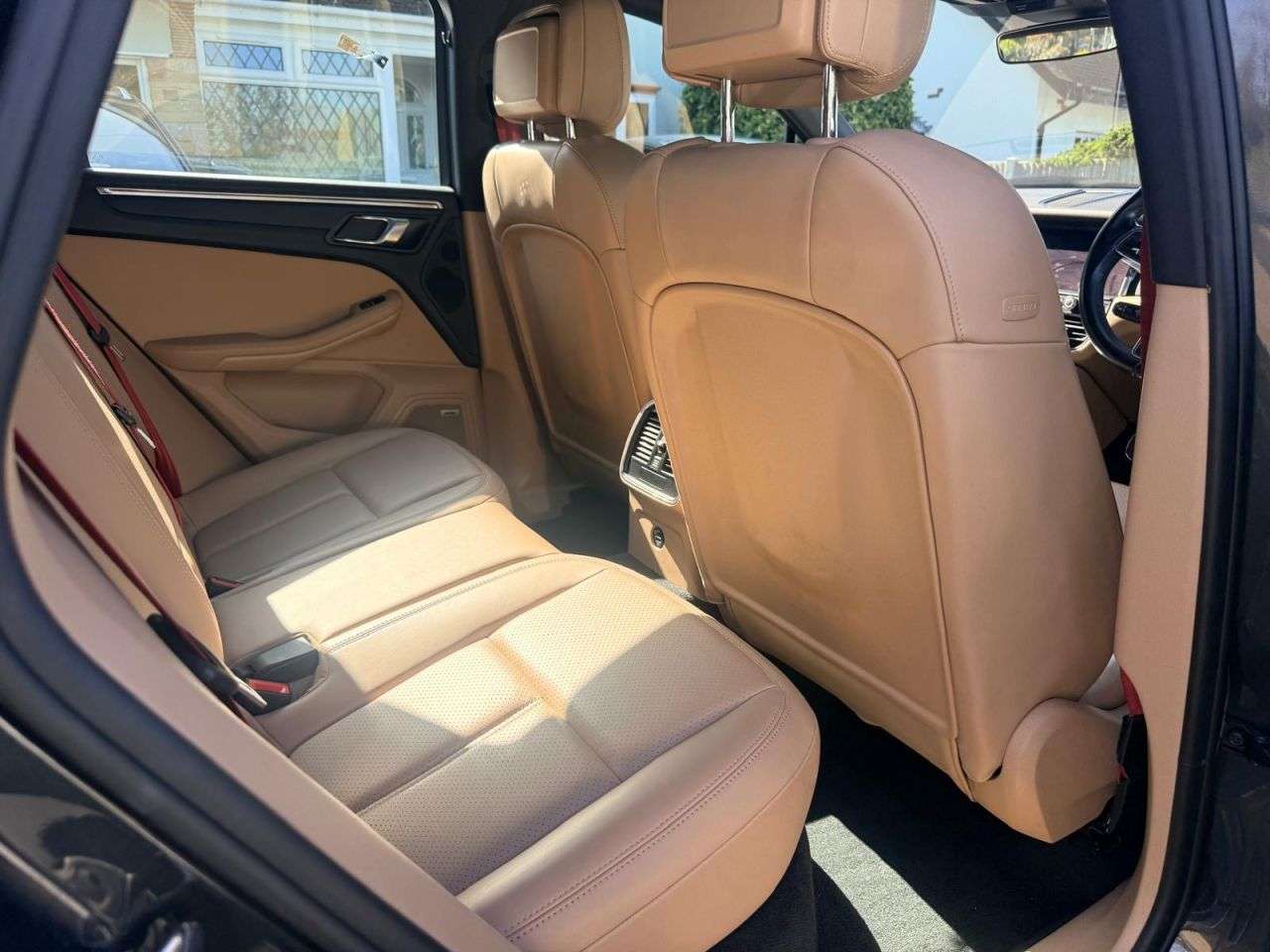 A 2019 PORSCHE MACAN 2.0T SUV 5dr Petrol PDK 4WD Euro 6 (s/s) (245 ps) ELECTRIC HEATED LEATHER S A 2019 PORSCHE MACAN 2.0T SUV 5dr Petrol PDK 4WD Euro 6 (s/s) (245 ps) ELECTRIC HEATED LEATHER S