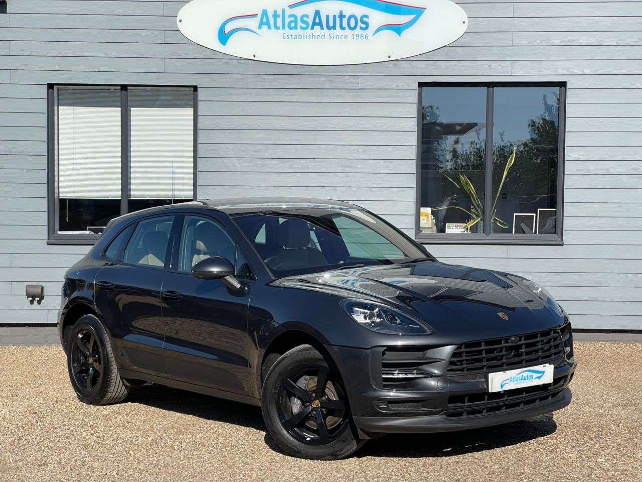 A 2019 PORSCHE MACAN 2.0T SUV 5dr Petrol PDK 4WD Euro 6 (s/s) (245 ps) ELECTRIC HEATED LEATHER S A 2019 PORSCHE MACAN 2.0T SUV 5dr Petrol PDK 4WD Euro 6 (s/s) (245 ps) ELECTRIC HEATED LEATHER S