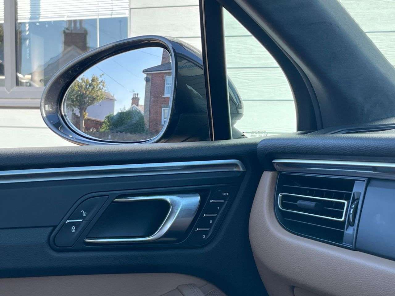 2019 PORSCHE MACAN 2019 PORSCHE MACAN