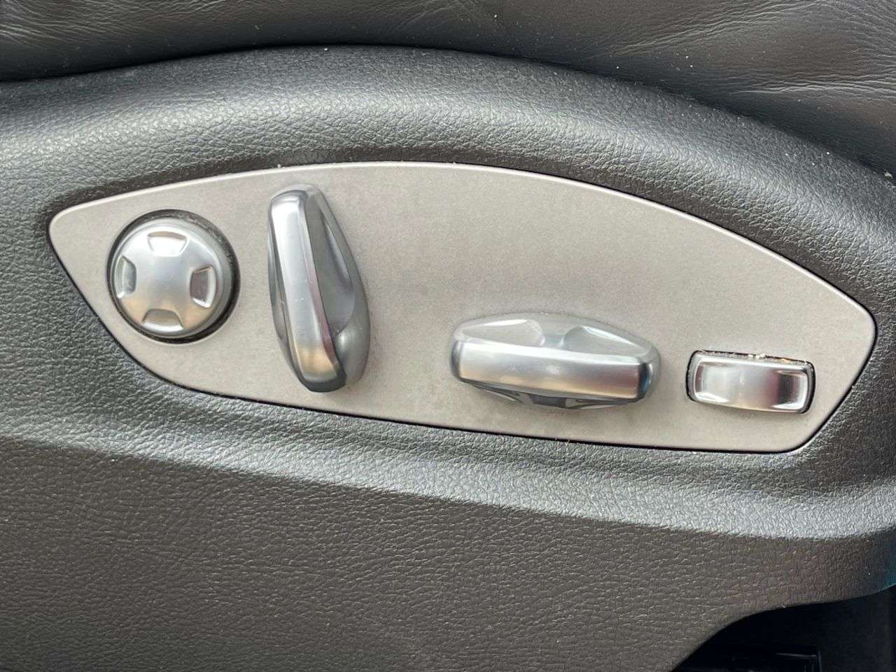 2019 PORSCHE MACAN 2019 PORSCHE MACAN