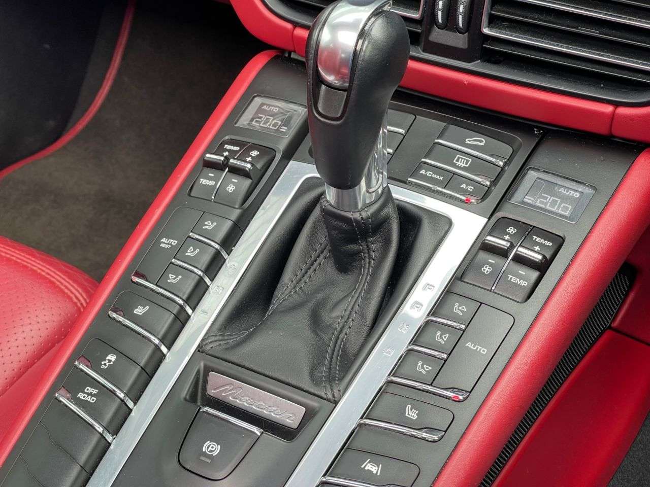 2019 PORSCHE MACAN 2019 PORSCHE MACAN