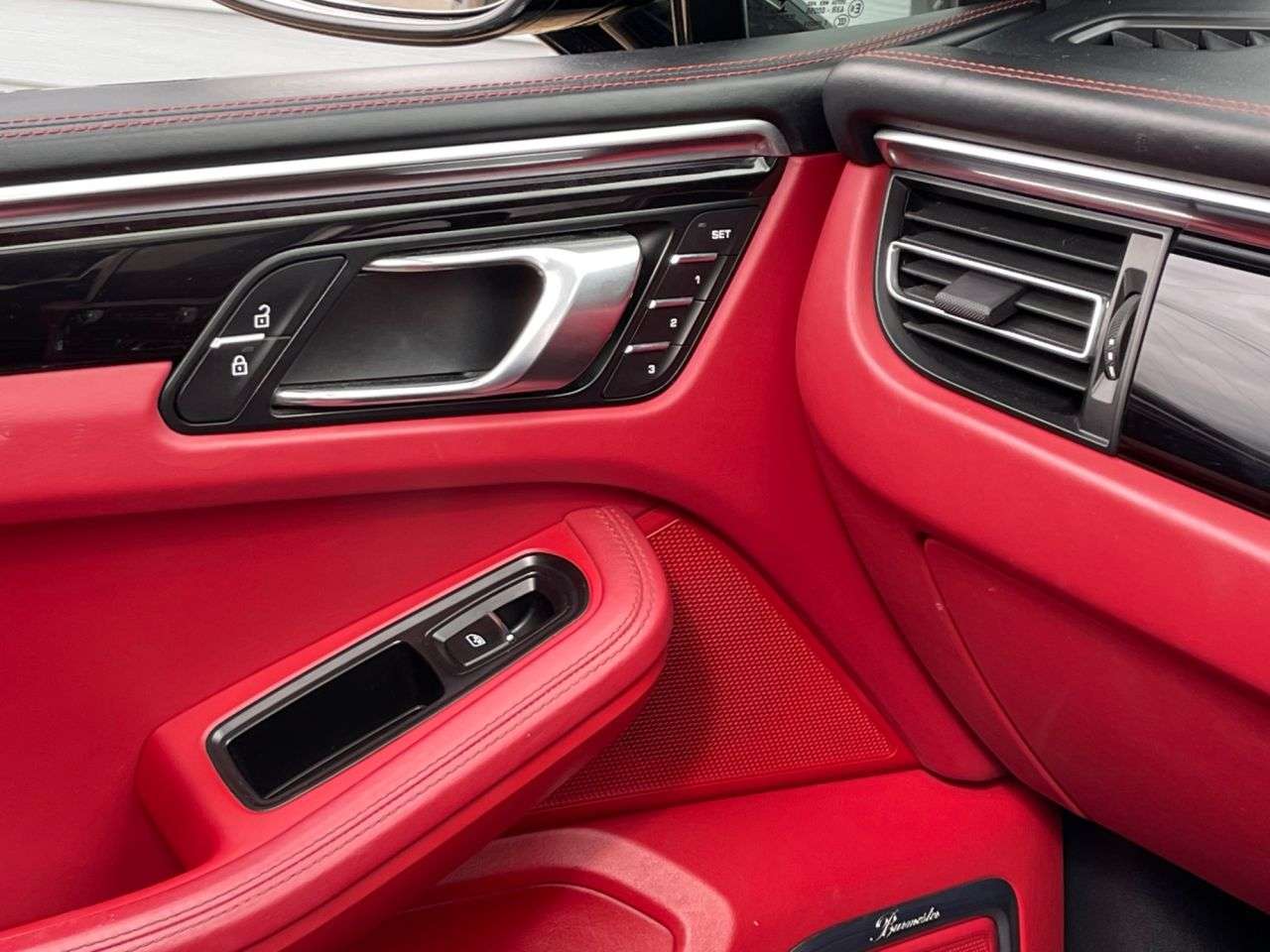 2019 PORSCHE MACAN 2019 PORSCHE MACAN