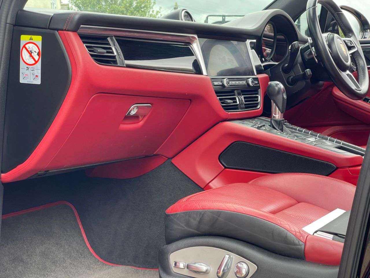 2019 PORSCHE MACAN 2019 PORSCHE MACAN