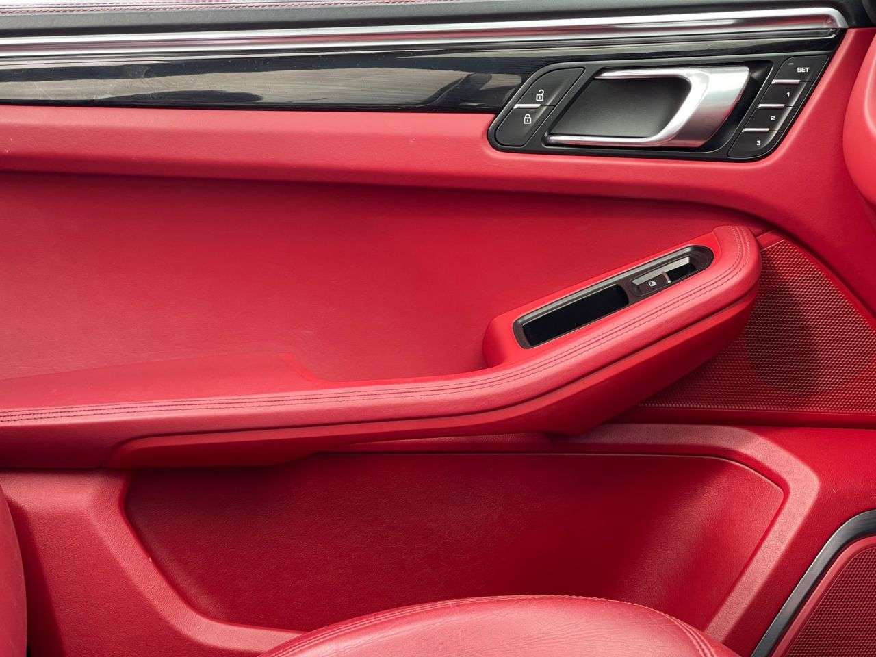 2019 PORSCHE MACAN 2019 PORSCHE MACAN