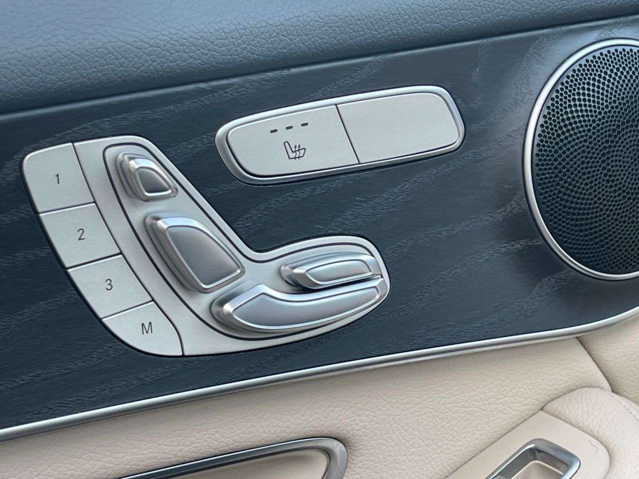 A 2016 MERCEDES-BENZ GLC 2.1 GLC250d Sport (Premium) SUV 5dr Diesel G-Tronic 4MATIC Euro 6 (s/s) (20 A 2016 MERCEDES-BENZ GLC 2.1 GLC250d Sport (Premium) SUV 5dr Diesel G-Tronic 4MATIC Euro 6 (s/s) (20