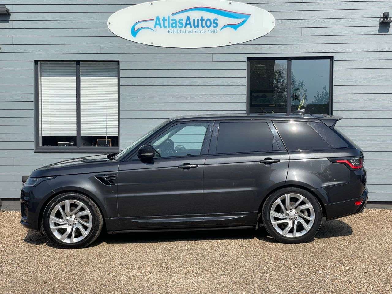 A 2018 LAND ROVER RANGE ROVER SPORT 3.0 SD V6 HSE Dynamic SUV 5dr Diesel Auto 4WD Euro 6 (s/s) (306 ps) A 2018 LAND ROVER RANGE ROVER SPORT 3.0 SD V6 HSE Dynamic SUV 5dr Diesel Auto 4WD Euro 6 (s/s) (306 ps)
