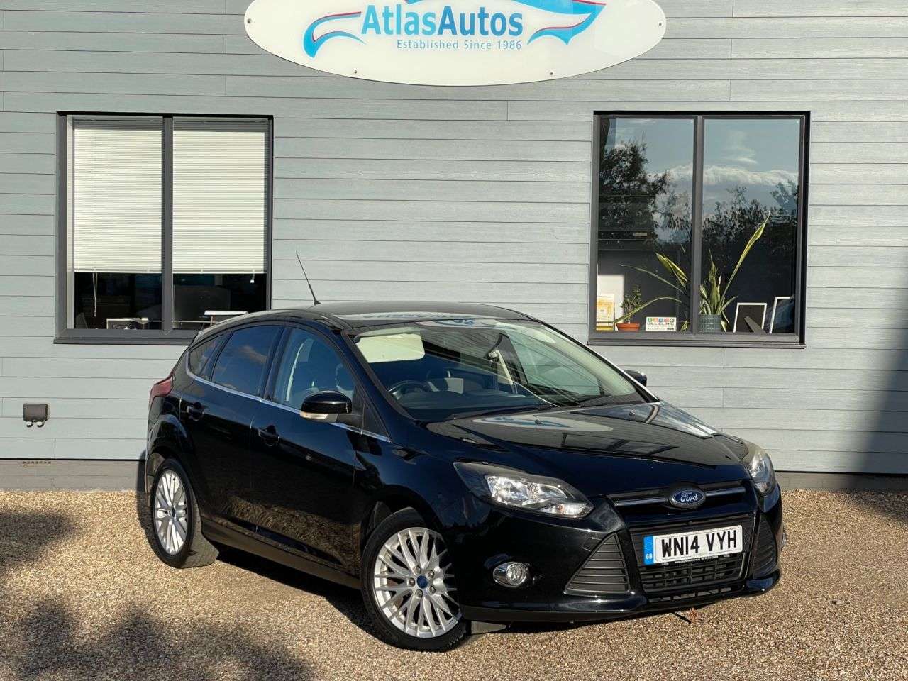 A 2014 FORD FOCUS 1.0T EcoBoost Zetec Hatchback 5dr Petrol Manual Euro 5 (s/s) (100 ps) A 2014 FORD FOCUS 1.0T EcoBoost Zetec Hatchback 5dr Petrol Manual Euro 5 (s/s) (100 ps)