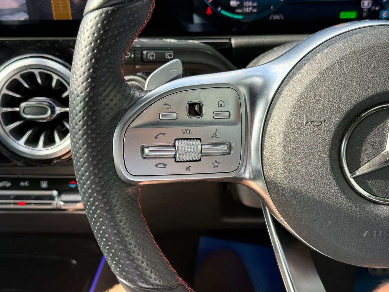 A 2022 MERCEDES-BENZ EQA EQA 250 66.5kWh AMG Line SUV 5dr Electric Auto (190 ps) A 2022 MERCEDES-BENZ EQA EQA 250 66.5kWh AMG Line SUV 5dr Electric Auto (190 ps)