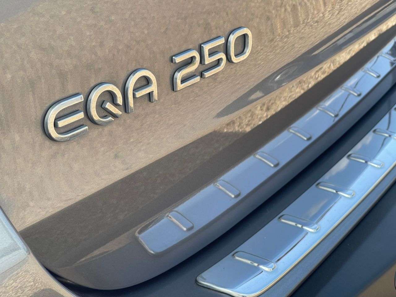A 2022 MERCEDES-BENZ EQA EQA 250 66.5kWh AMG Line SUV 5dr Electric Auto (190 ps) A 2022 MERCEDES-BENZ EQA EQA 250 66.5kWh AMG Line SUV 5dr Electric Auto (190 ps)