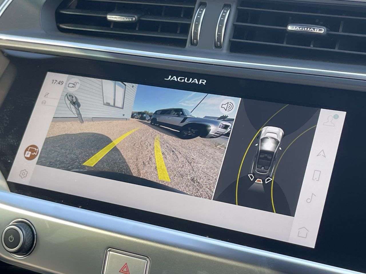 A 2022 JAGUAR I-PACE 400 90kWh HSE Black SUV 5dr Electric Auto 4WD (400 ps) A 2022 JAGUAR I-PACE 400 90kWh HSE Black SUV 5dr Electric Auto 4WD (400 ps)