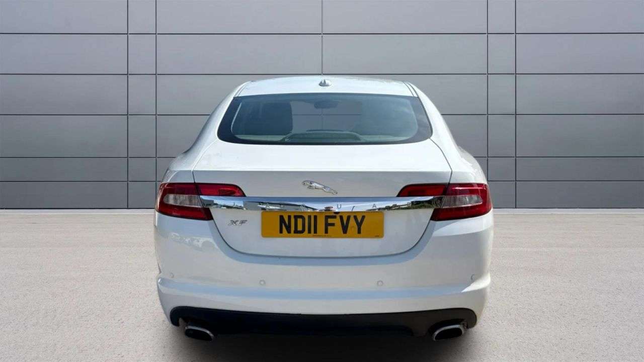 A 2011 JAGUAR XF 3.0d V6 Luxury Saloon 4dr Diesel Auto Euro 5 (240 ps) A 2011 JAGUAR XF 3.0d V6 Luxury Saloon 4dr Diesel Auto Euro 5 (240 ps)