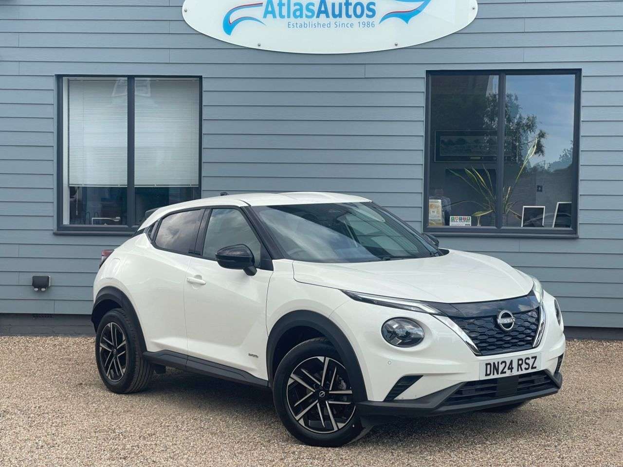 A 2024 NISSAN JUKE 1.6 N-Connecta SUV 5dr Petrol Hybrid Auto Euro 6 (143 ps) APPLE CAR PLAY, P A 2024 NISSAN JUKE 1.6 N-Connecta SUV 5dr Petrol Hybrid Auto Euro 6 (143 ps) APPLE CAR PLAY, P