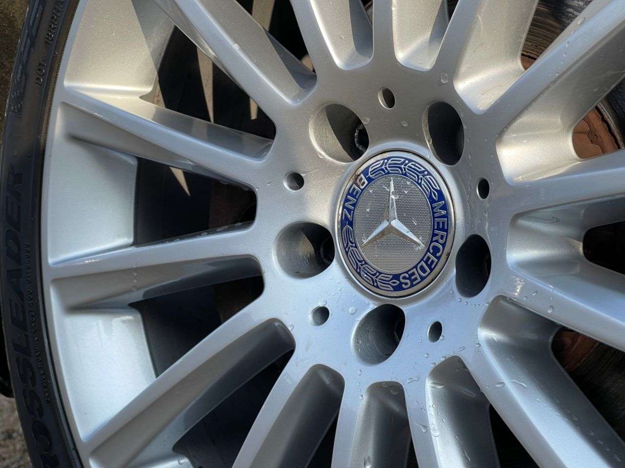 A 2016 MERCEDES-BENZ C CLASS 2.1 C220d AMG Line Estate 5dr Diesel 7G-Tronic+ Euro 6 (s/s) (170 ps) A 2016 MERCEDES-BENZ C CLASS 2.1 C220d AMG Line Estate 5dr Diesel 7G-Tronic+ Euro 6 (s/s) (170 ps)