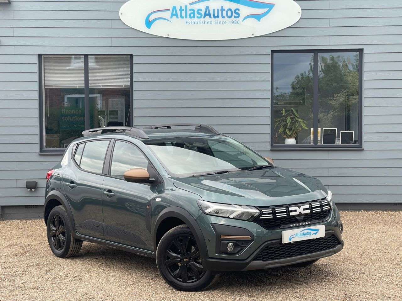 A 2025 DACIA SANDERO STEPWAY 1.0 TCe EXTREME Hatchback 5dr Petrol Manual Euro 6 (s/s) (90 ps) A 2025 DACIA SANDERO STEPWAY 1.0 TCe EXTREME Hatchback 5dr Petrol Manual Euro 6 (s/s) (90 ps)