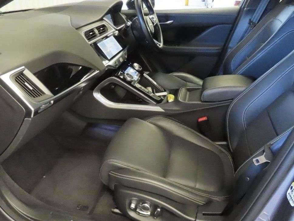 A 2022 JAGUAR I-PACE 400 90kWh HSE Black SUV 5dr Electric Auto 4WD (400 ps) A 2022 JAGUAR I-PACE 400 90kWh HSE Black SUV 5dr Electric Auto 4WD (400 ps)