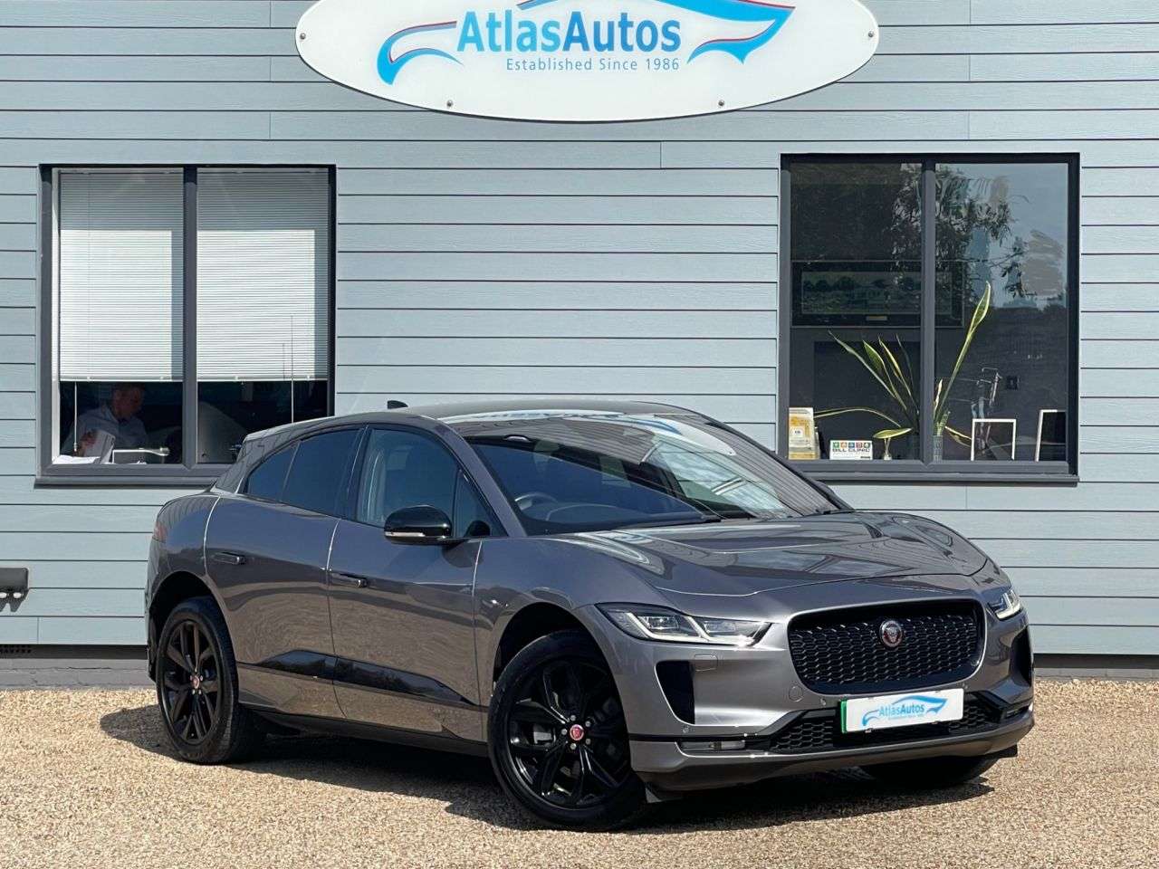 A 2022 JAGUAR I-PACE 400 90kWh HSE Black SUV 5dr Electric Auto 4WD (400 ps) A 2022 JAGUAR I-PACE 400 90kWh HSE Black SUV 5dr Electric Auto 4WD (400 ps)