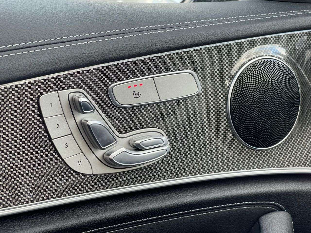 A 2016 MERCEDES-BENZ E CLASS 2.0 E220d AMG Line (Premium) Estate 5dr Diesel G-Tronic+ Euro 6 (s/s) (194 A 2016 MERCEDES-BENZ E CLASS 2.0 E220d AMG Line (Premium) Estate 5dr Diesel G-Tronic+ Euro 6 (s/s) (194