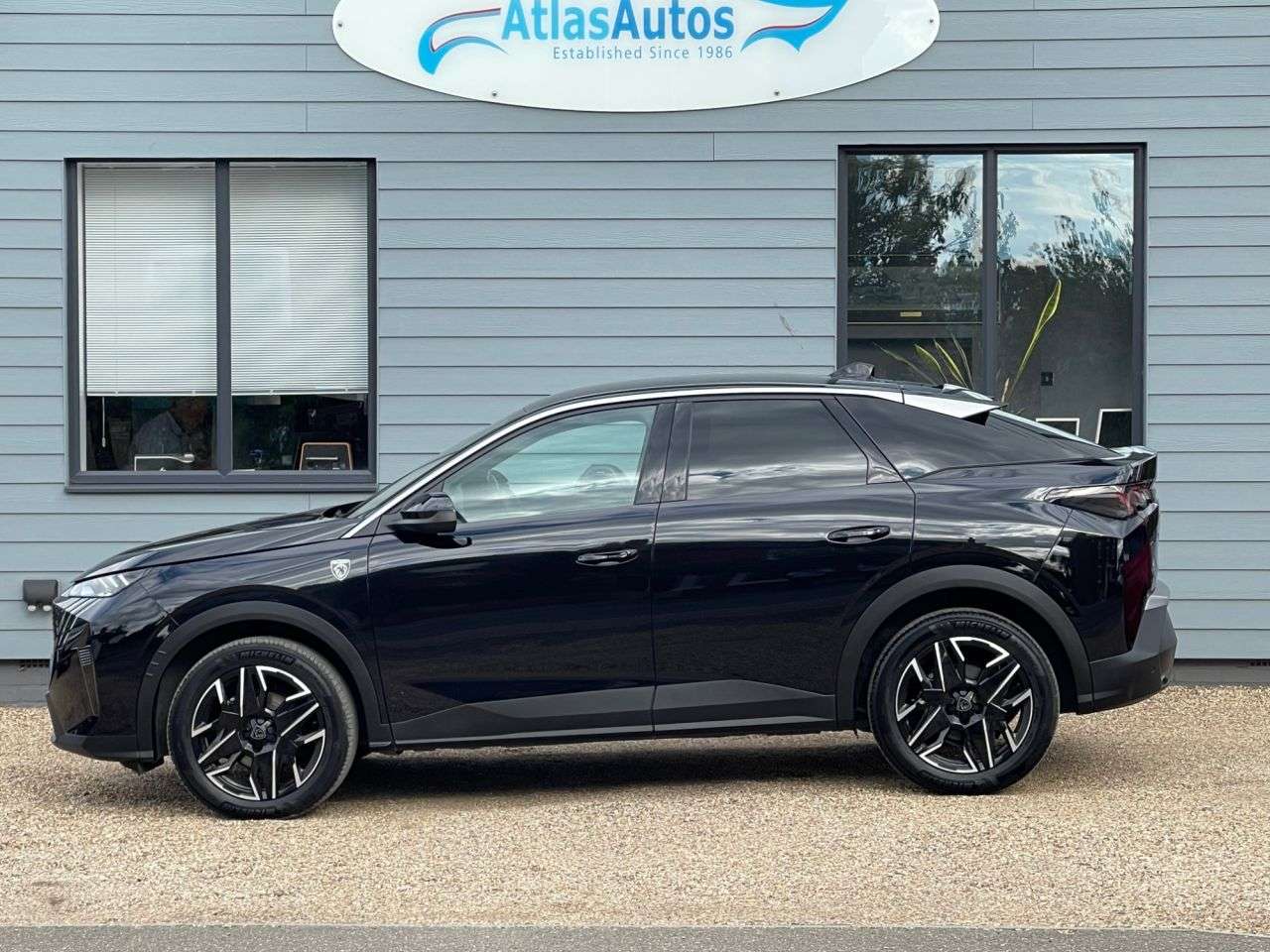 A 2024 PEUGEOT 3008 1.2 GT SUV 5dr Petrol Hybrid e-DSC6 Euro 6 (s/s) (136 ps) A 2024 PEUGEOT 3008 1.2 GT SUV 5dr Petrol Hybrid e-DSC6 Euro 6 (s/s) (136 ps)