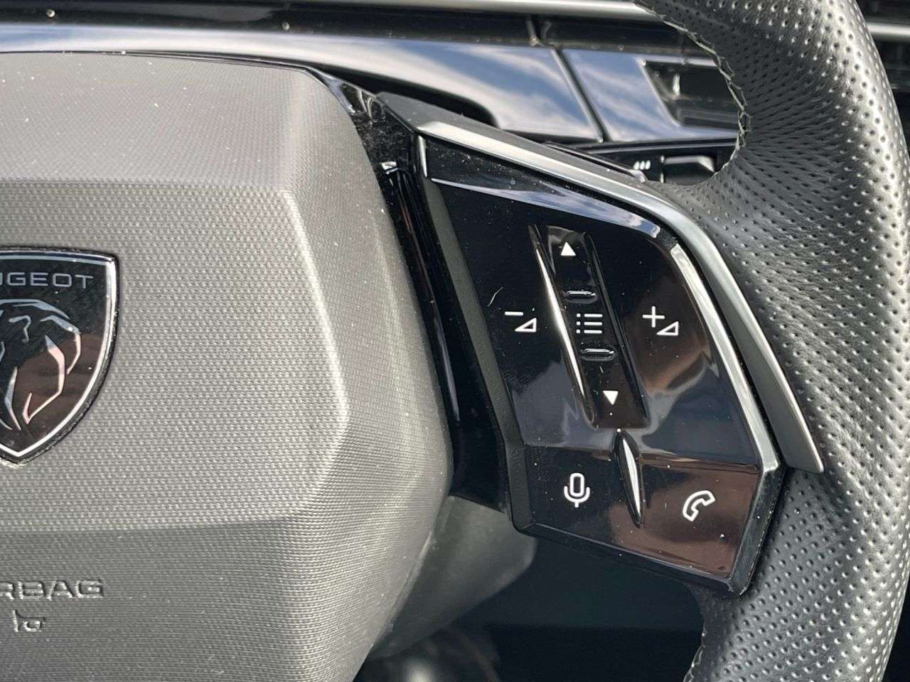 2024 PEUGEOT 3008 2024 PEUGEOT 3008