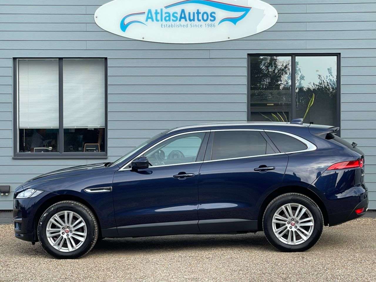 2017 JAGUAR F-PACE 2017 JAGUAR F-PACE