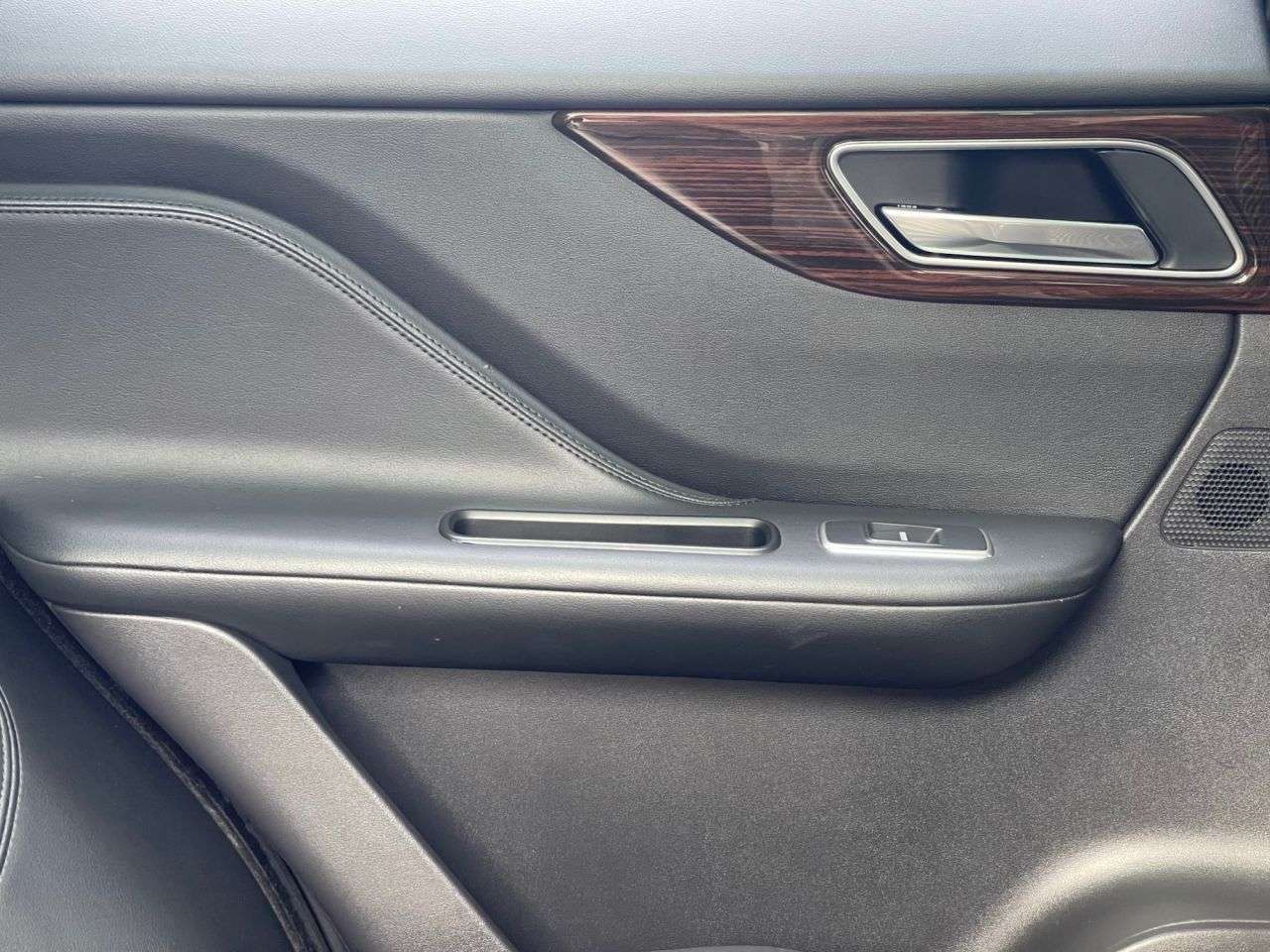 2017 JAGUAR F-PACE 2017 JAGUAR F-PACE