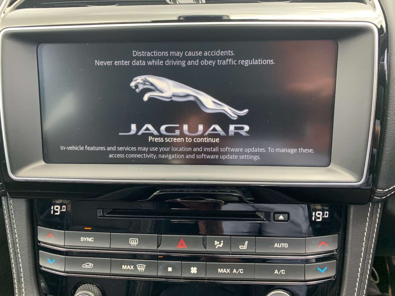 2018 JAGUAR F-PACE 2018 JAGUAR F-PACE