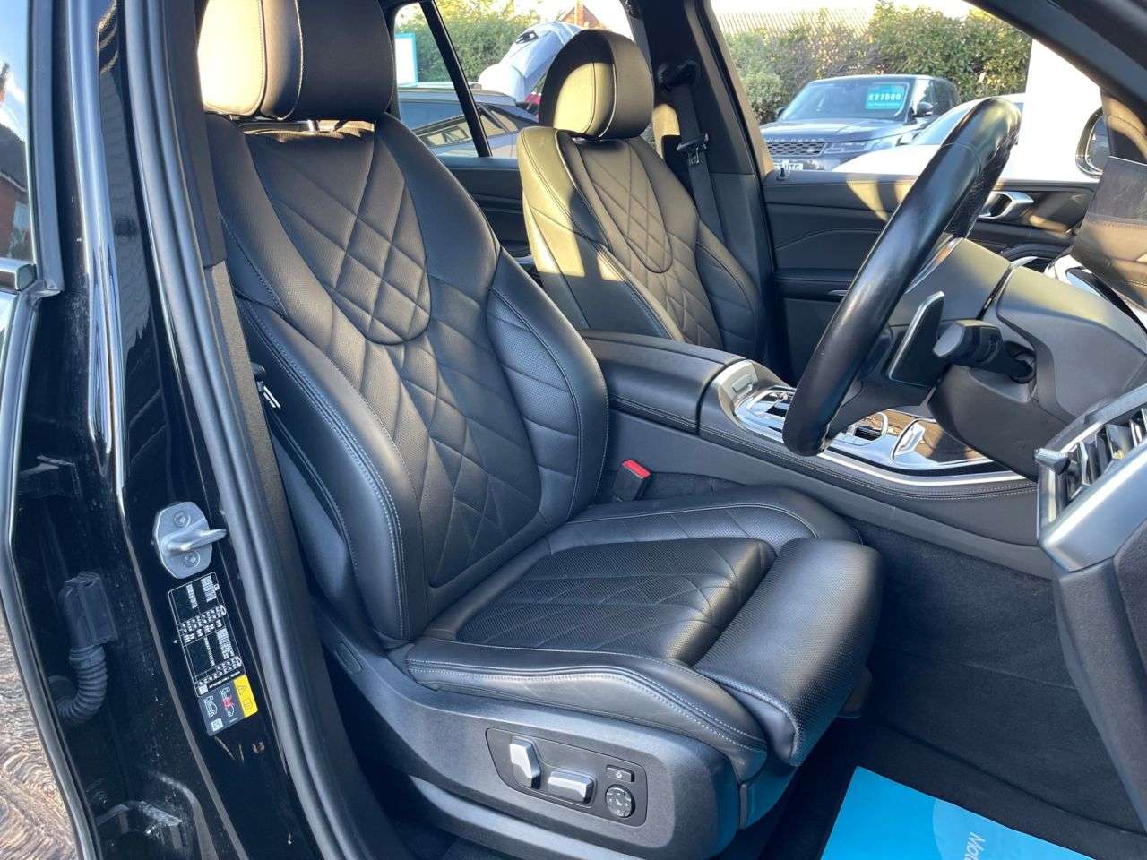 A 2023 BMW X5 3.0 50e 25.7kWh M Sport SUV 5dr Petrol Plug-in Hybrid Steptronic xDrive Eur A 2023 BMW X5 3.0 50e 25.7kWh M Sport SUV 5dr Petrol Plug-in Hybrid Steptronic xDrive Eur