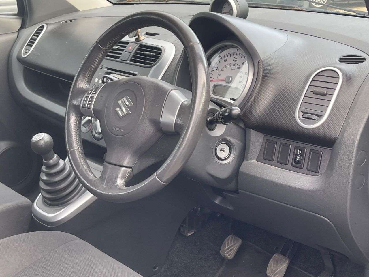 A 2012 SUZUKI SPLASH 1.0 12V SZ2 MPV 5dr Petrol Manual Euro 5 (68 ps) 4 New Tyres A 2012 SUZUKI SPLASH 1.0 12V SZ2 MPV 5dr Petrol Manual Euro 5 (68 ps) 4 New Tyres