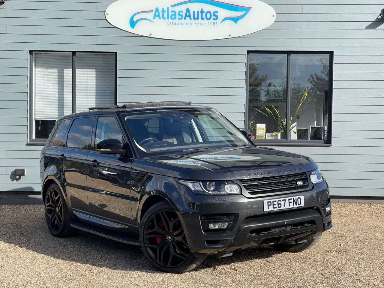 A 2017 LAND ROVER RANGE ROVER SPORT 3.0 SD V6 Autobiography Dynamic SUV 5dr Diesel Auto 4WD Euro 6 (s/s) (306 p A 2017 LAND ROVER RANGE ROVER SPORT 3.0 SD V6 Autobiography Dynamic SUV 5dr Diesel Auto 4WD Euro 6 (s/s) (306 p
