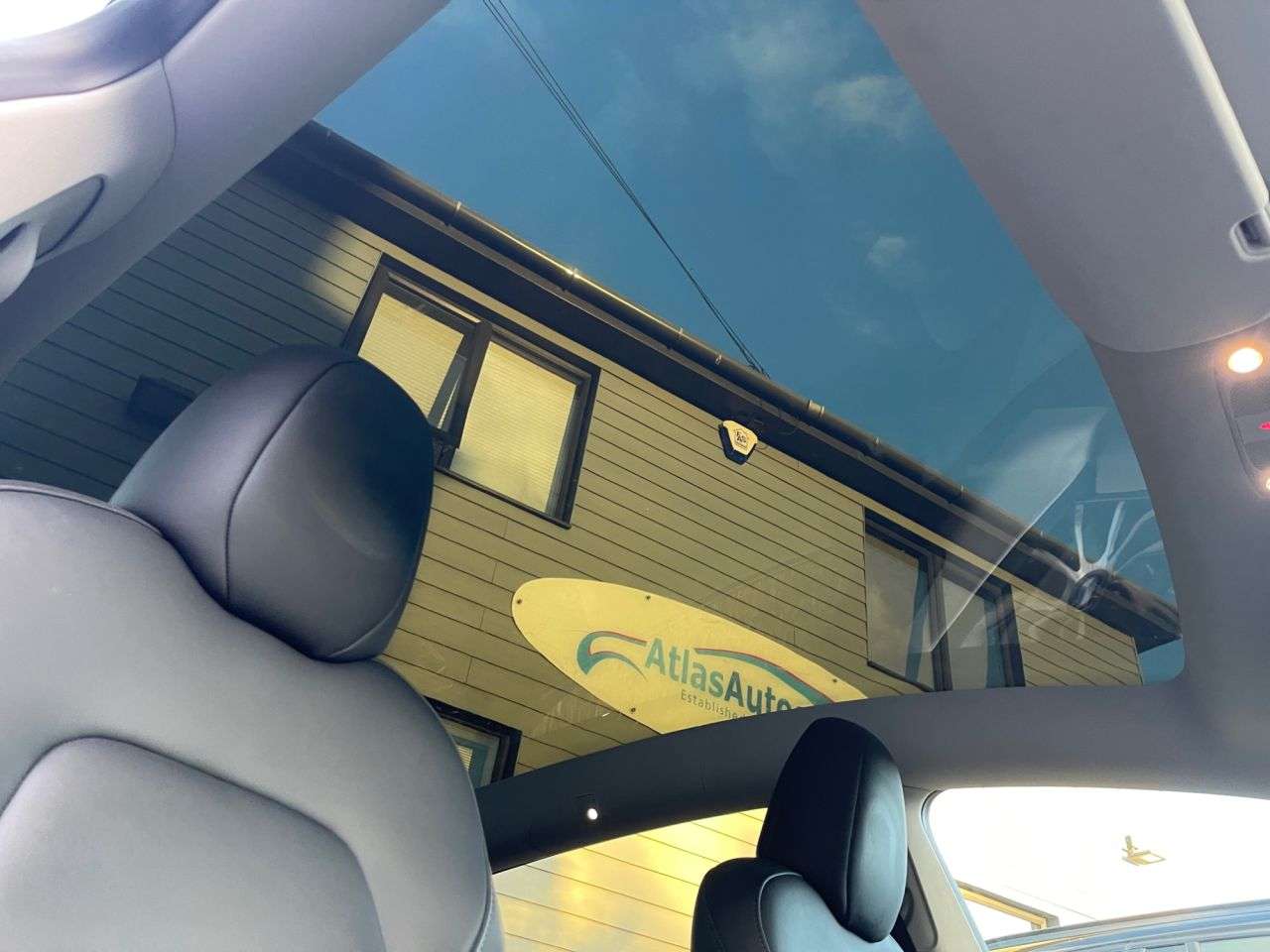 A 2023 TESLA MODEL Y (Dual Motor) Long Range SUV 5dr Electric Auto 4WDE (384 bhp) AUTO, ELECTRIC A 2023 TESLA MODEL Y (Dual Motor) Long Range SUV 5dr Electric Auto 4WDE (384 bhp) AUTO, ELECTRIC