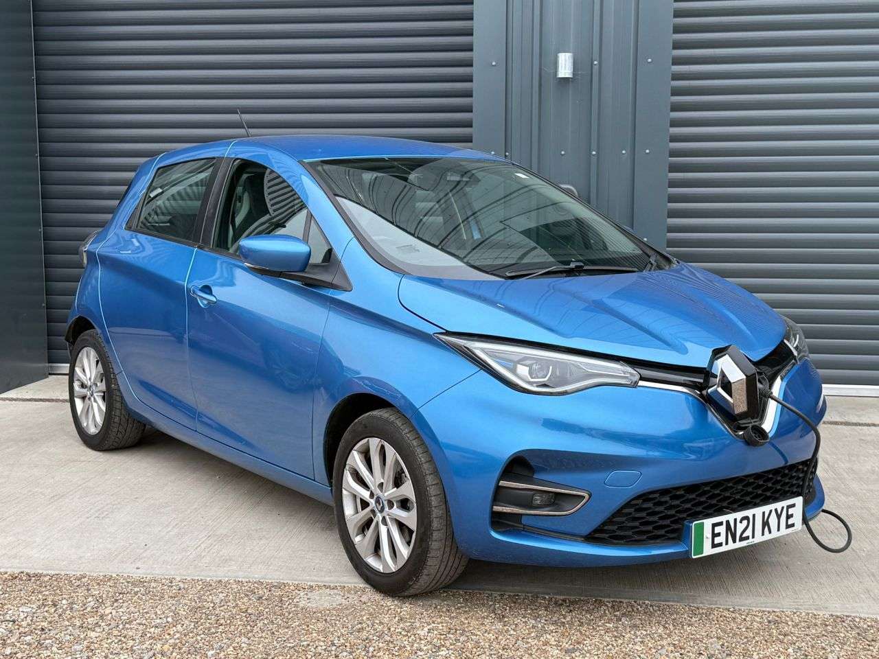 A 2021 RENAULT ZOE R110 52kWh Iconic Hatchback 5dr Electric Auto (i) (107 bhp) A 2021 RENAULT ZOE R110 52kWh Iconic Hatchback 5dr Electric Auto (i) (107 bhp)