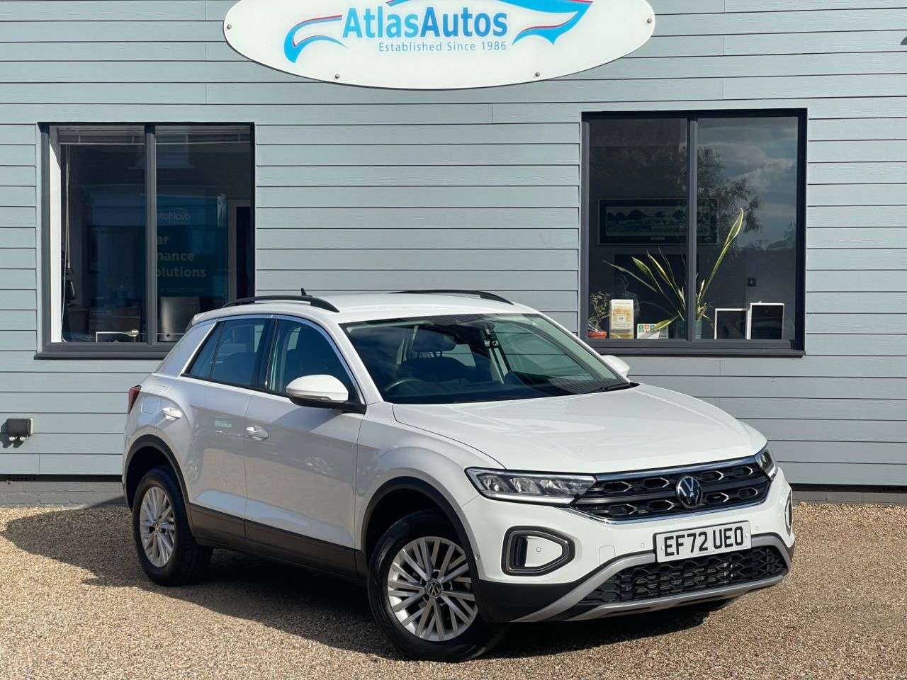 A 2022 VOLKSWAGEN T-ROC 1.5 TSI Life SUV 5dr Petrol Manual Euro 6 (s/s) (150 ps) A 2022 VOLKSWAGEN T-ROC 1.5 TSI Life SUV 5dr Petrol Manual Euro 6 (s/s) (150 ps)