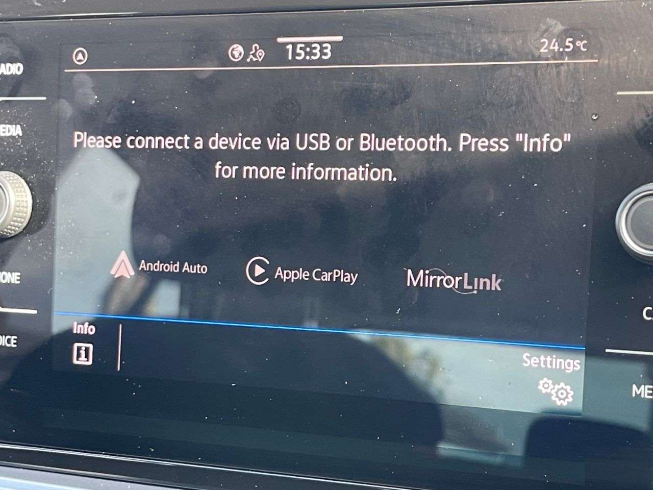 A 2022 VOLKSWAGEN T-ROC 1.5 TSI Life SUV 5dr Petrol Manual Euro 6 (s/s) (150 ps) A 2022 VOLKSWAGEN T-ROC 1.5 TSI Life SUV 5dr Petrol Manual Euro 6 (s/s) (150 ps)