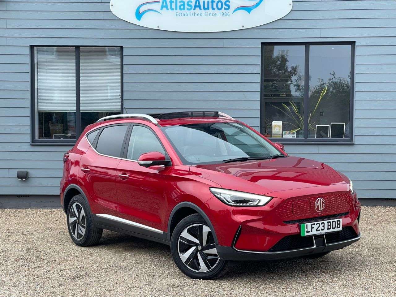 A 2023 MG MG ZS 72.6kWh Trophy Long Range SUV 5dr Electric Auto (156 ps) A 2023 MG MG ZS 72.6kWh Trophy Long Range SUV 5dr Electric Auto (156 ps)