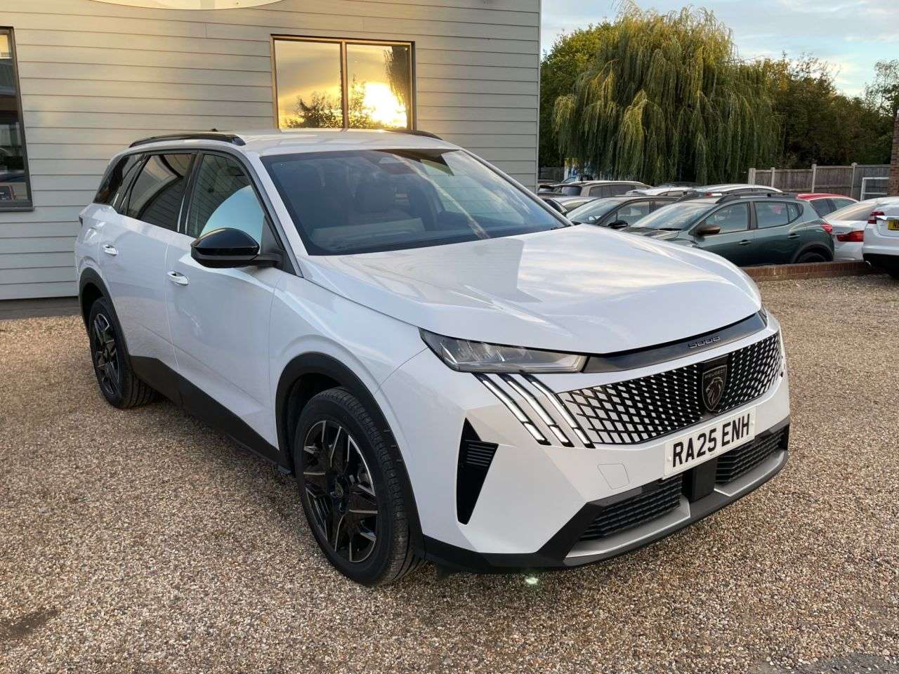 A 2025 PEUGEOT 5008 1.2 Allure SUV 5dr Petrol Hybrid e-DSC6 Euro 6 (s/s) (136 ps) A 2025 PEUGEOT 5008 1.2 Allure SUV 5dr Petrol Hybrid e-DSC6 Euro 6 (s/s) (136 ps)