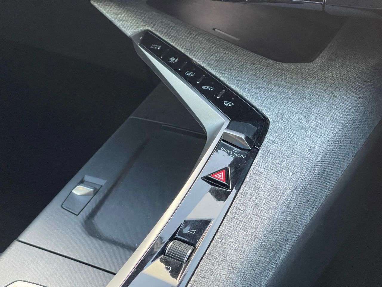 2025 PEUGEOT 5008 2025 PEUGEOT 5008