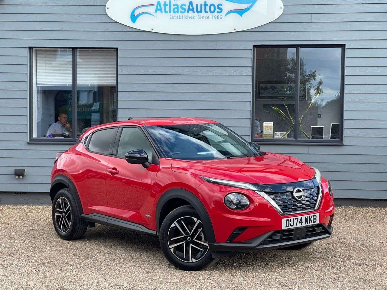 A 2024 NISSAN JUKE 1.6 N-Connecta SUV 5dr Petrol Hybrid Auto Euro 6 (143 ps) A 2024 NISSAN JUKE 1.6 N-Connecta SUV 5dr Petrol Hybrid Auto Euro 6 (143 ps)