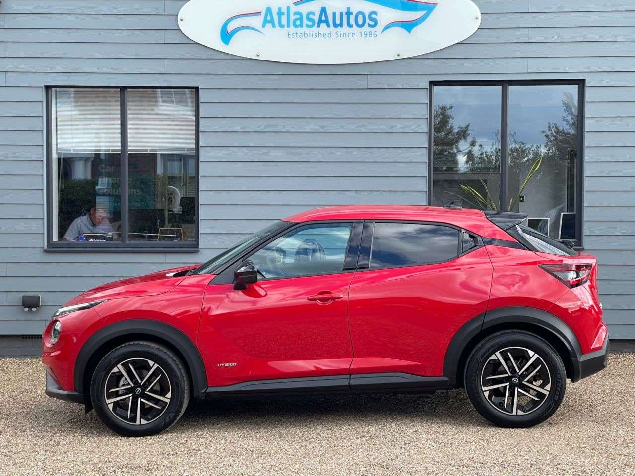 A 2024 NISSAN JUKE 1.6 N-Connecta SUV 5dr Petrol Hybrid Auto Euro 6 (143 ps) A 2024 NISSAN JUKE 1.6 N-Connecta SUV 5dr Petrol Hybrid Auto Euro 6 (143 ps)