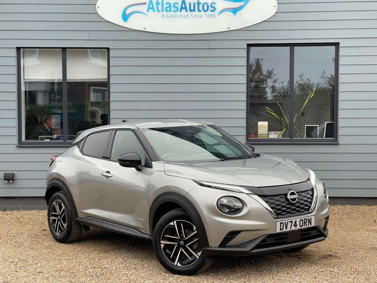 A 2024 NISSAN JUKE 1.6 N-Connecta SUV 5dr Petrol Hybrid Auto Euro 6 (143 ps) A 2024 NISSAN JUKE 1.6 N-Connecta SUV 5dr Petrol Hybrid Auto Euro 6 (143 ps)