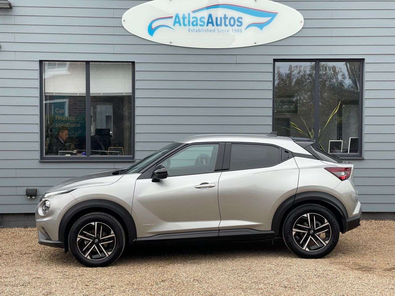 A 2024 NISSAN JUKE 1.6 N-Connecta SUV 5dr Petrol Hybrid Auto Euro 6 (143 ps) A 2024 NISSAN JUKE 1.6 N-Connecta SUV 5dr Petrol Hybrid Auto Euro 6 (143 ps)